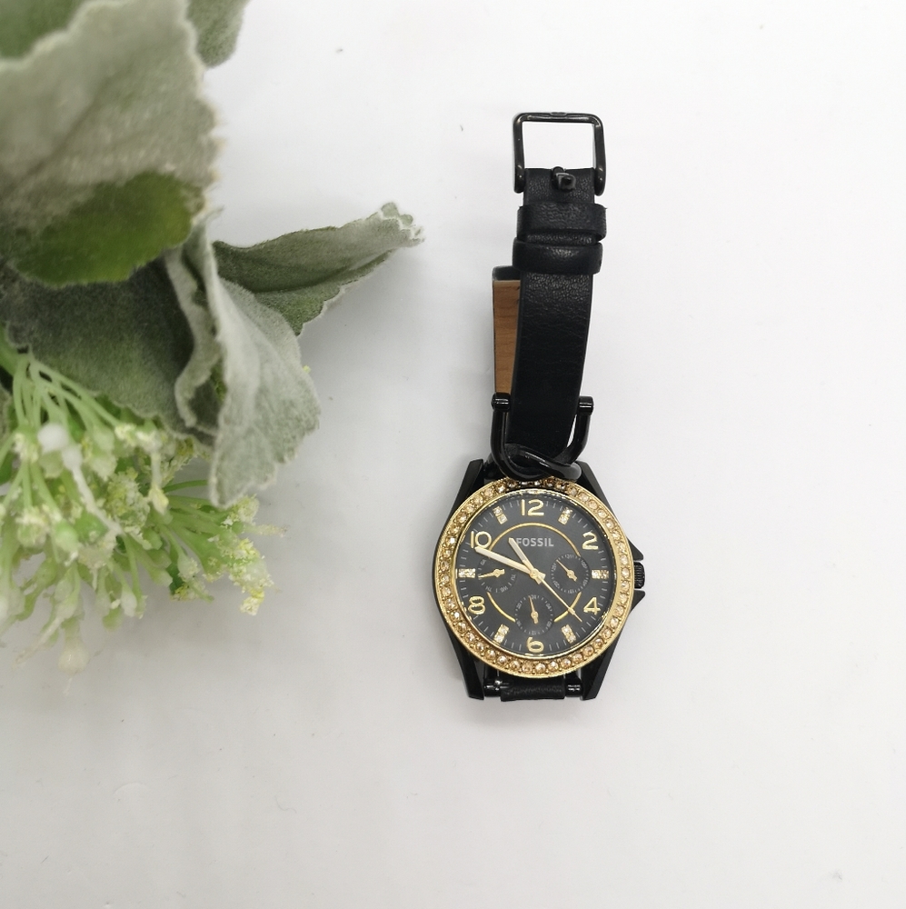 FOSSIL black leather watch